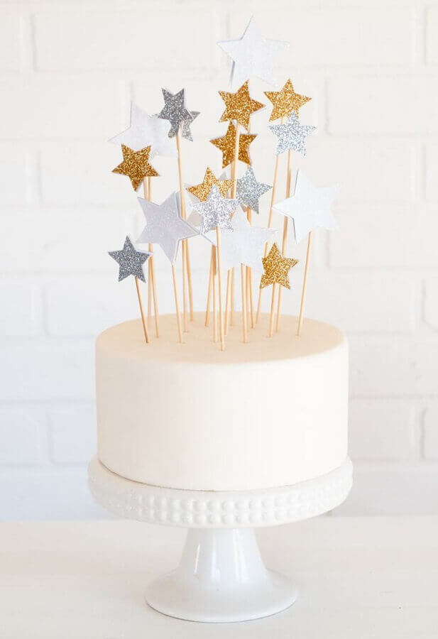 simple cake decorated with gold stars and silver for simple children's party Photo Apartment Therapy