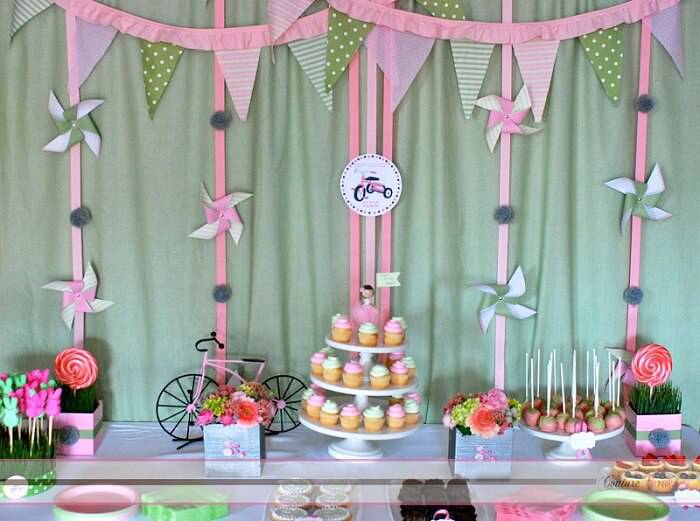 children's party decoration with cake plates