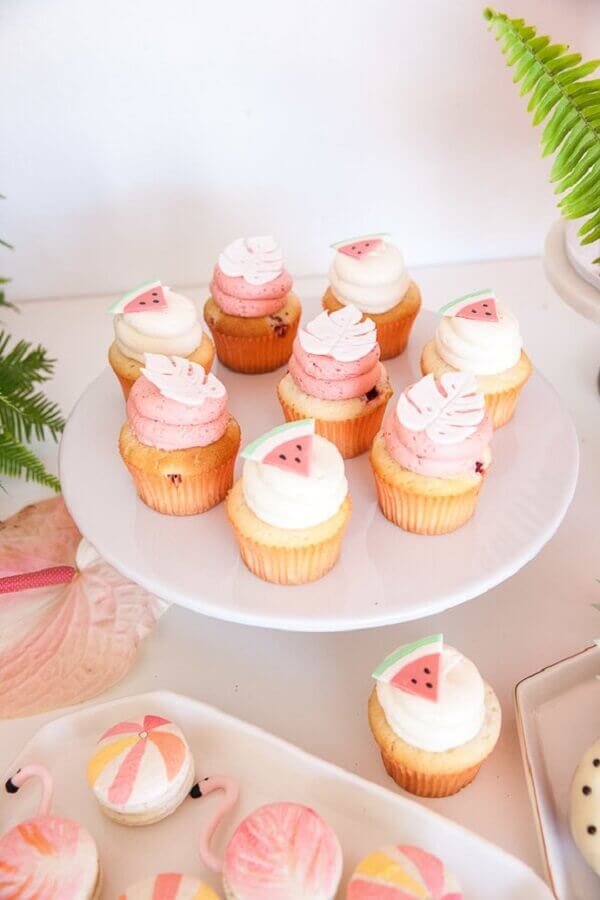 cupcake delicate for tropical party Photo 100 Layer Cakelet