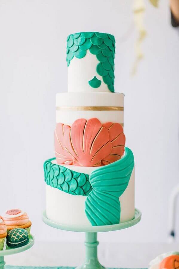 3 floor cake decorated for mermaid party Foto We Heart It
