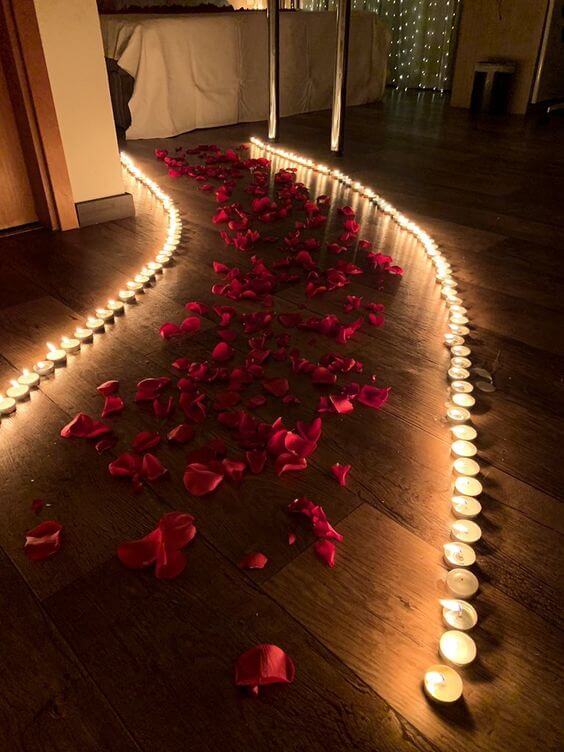 Valentine's Day ideas with candles and roses on the way