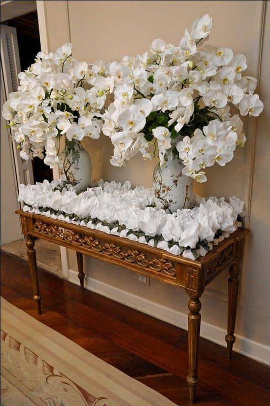 Home decoration with orchids 