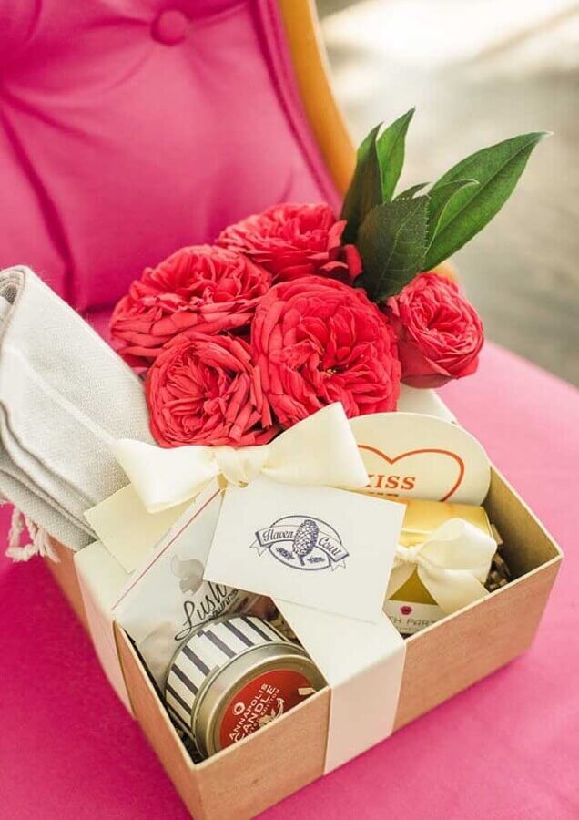 flower arrangement for surprise box for girlfriend Foto Pinterest
