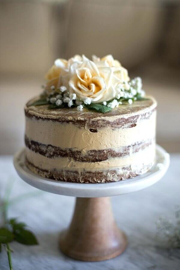 simple idea for cake decorated with flowers on top Photo Marulan General Store