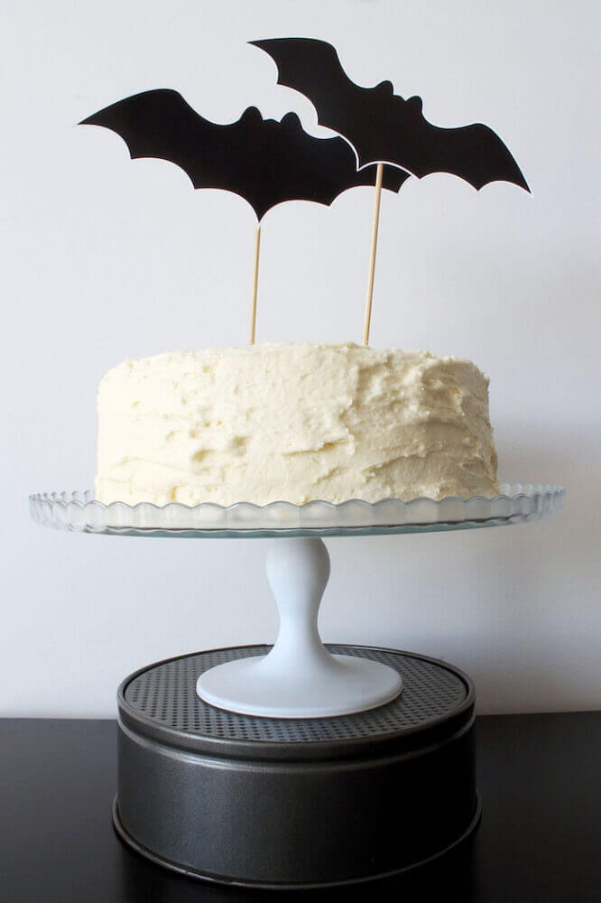 cake model with bat plates for Halloween party Photo Kara's Party Ideas