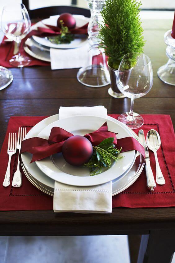 Red Christmas table