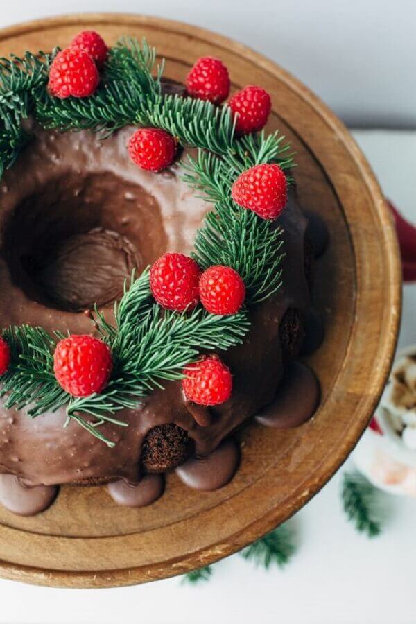 simple christmas decorated cake with chocolate syrup and red fruits Photo Let's Receive