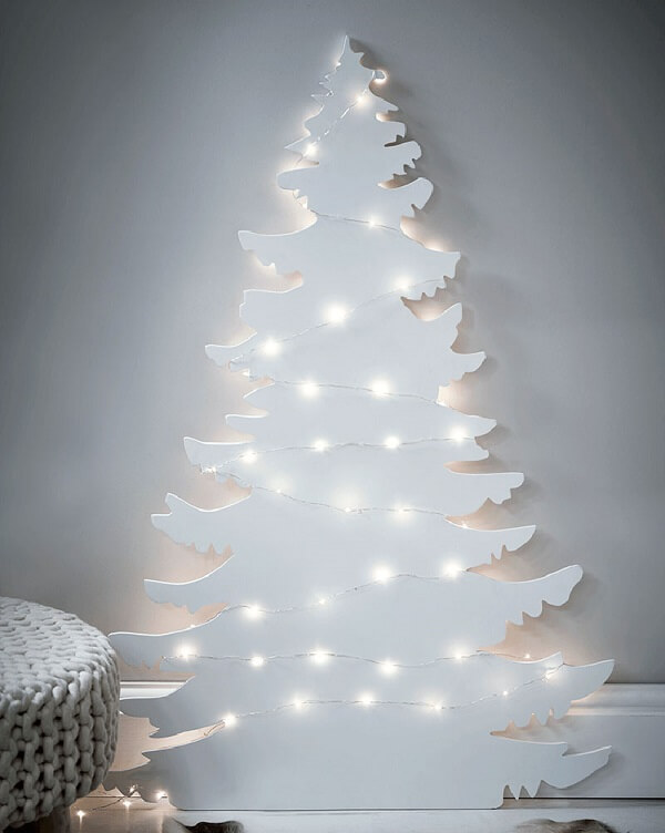 White Christmas tree enchants the decoration of minimalist environments