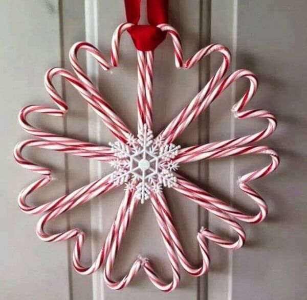 Christmas wreath for simple and creative Christmas