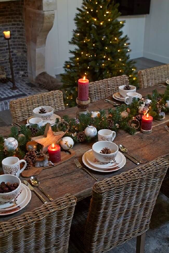 Turn on the creativity to create Christmas table decorations